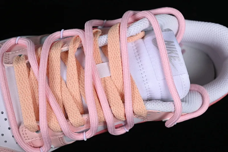 All categories Nk SB Dunk series Nk SB Dunk Low low-top sneakers Nk Dunk Low Sanshi Laboratory Dopamine Foundation Hug Bear SB strap low-top casual sneakers DH9765-102